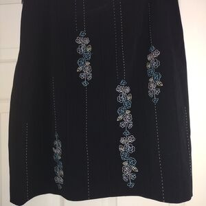LOFT Black Knee-Length A-Line Skirt With Flowers And Side Zipper.‎ Size 14